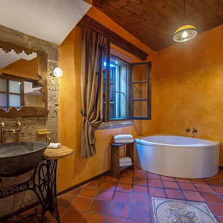 S.nikolis' Historic Boutique Hotel